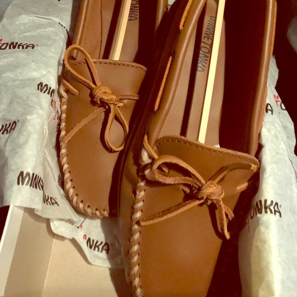 Men’s Minnetonka Camp Moc - NEVER WORN - Size 9